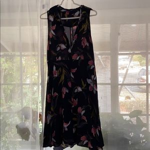 Ann Taylor floral sleeve less button up dress